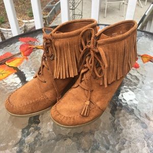 ⬇️FINAL CALL⬇️🛶MINNETONKA  SUEDE BOOTIES 8 1/2
