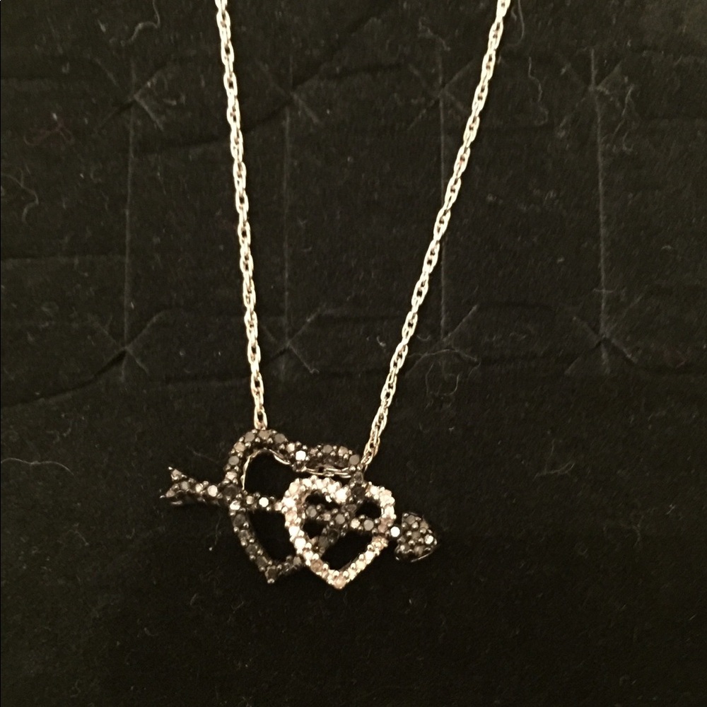 Nwot Black&white diamond necklace