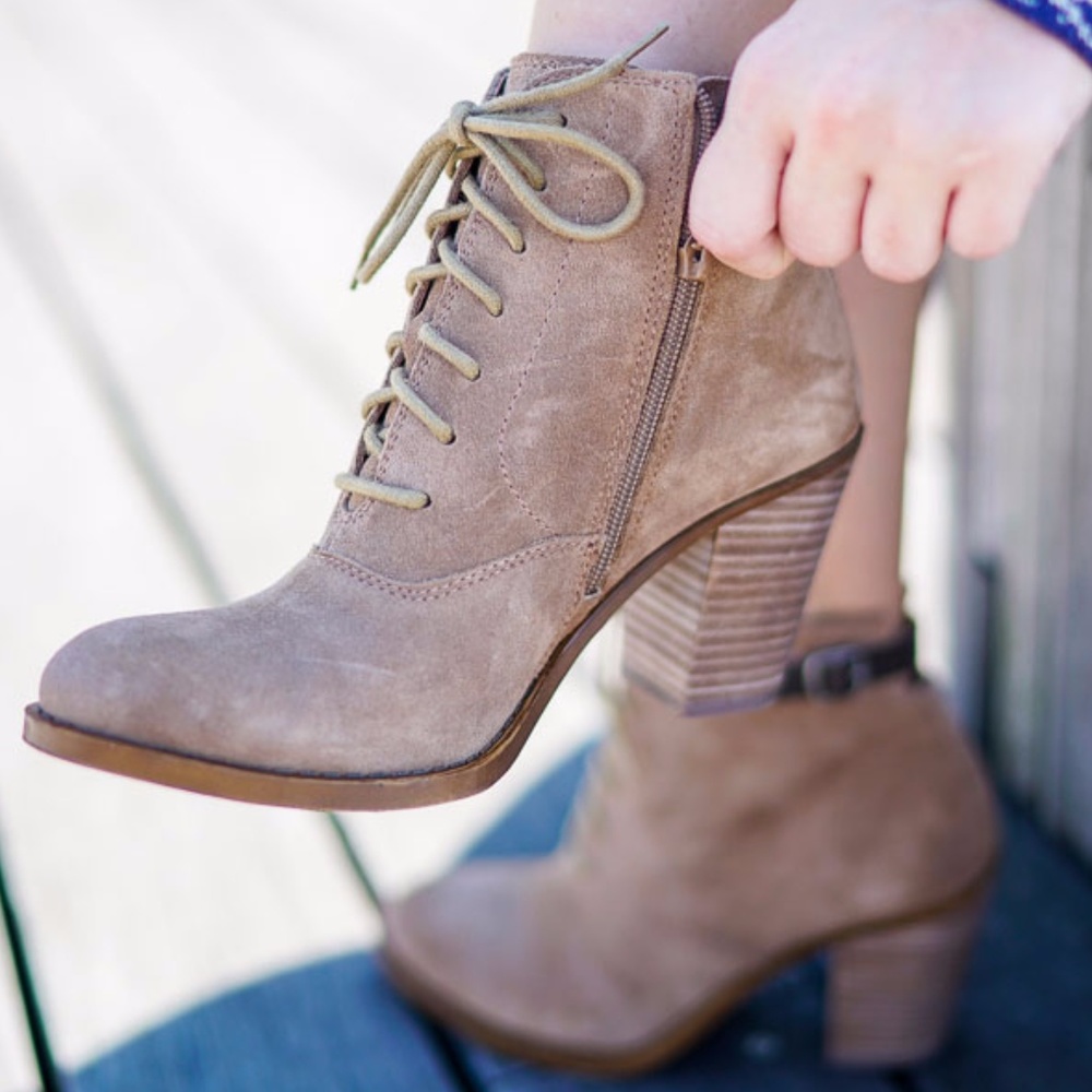 NEW Lucky Brand Booties Ankle Boot Lace Up 8.5M