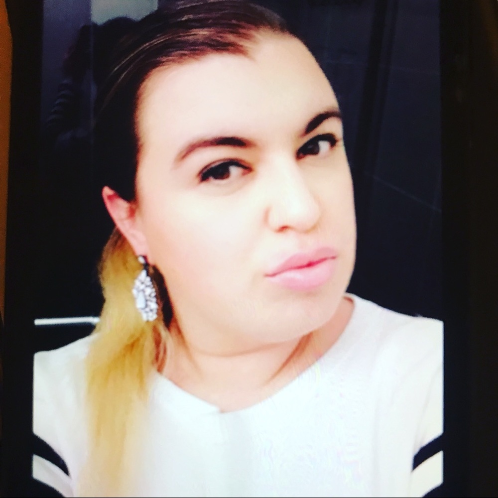 Meet your Posher, Elena