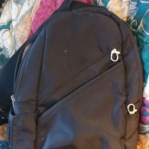 Travelon classic sling bag