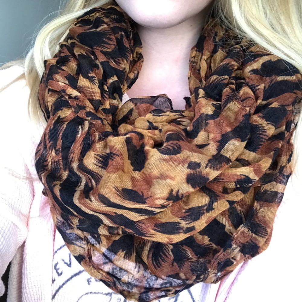Light Weight Leopard Print Infinity Scarf