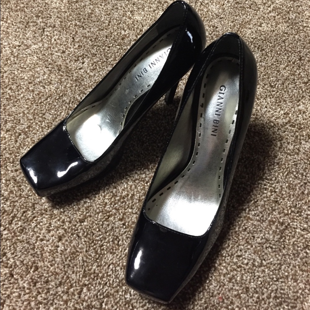 Gianni Bini Patent leather heels