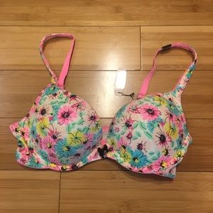 Body by Victoria's Secret Bra