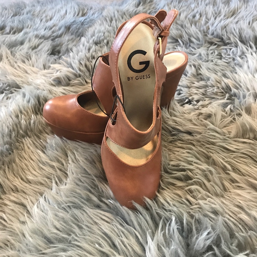 GUESS tan buckle heels