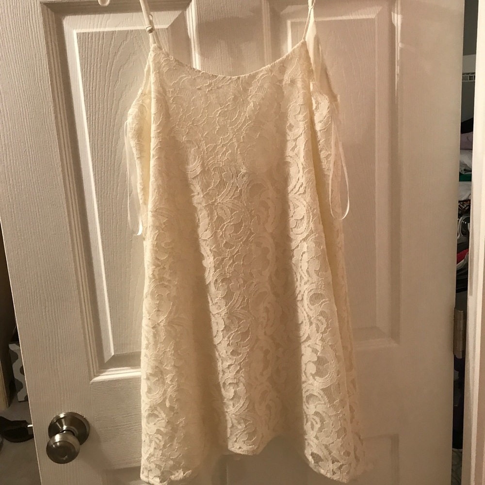 BEAUTIFUL BCBG eneration off white/cream dress!