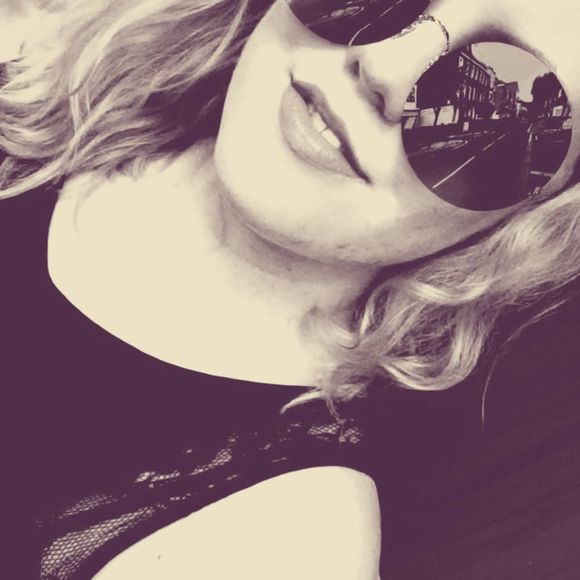 Meet your Posher, Renee - Picture 1 of 1