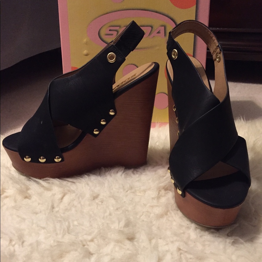 Black wedges!