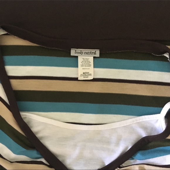 Body Central Striped V-Neck Short Sleeve Top - Picture 8 of 8