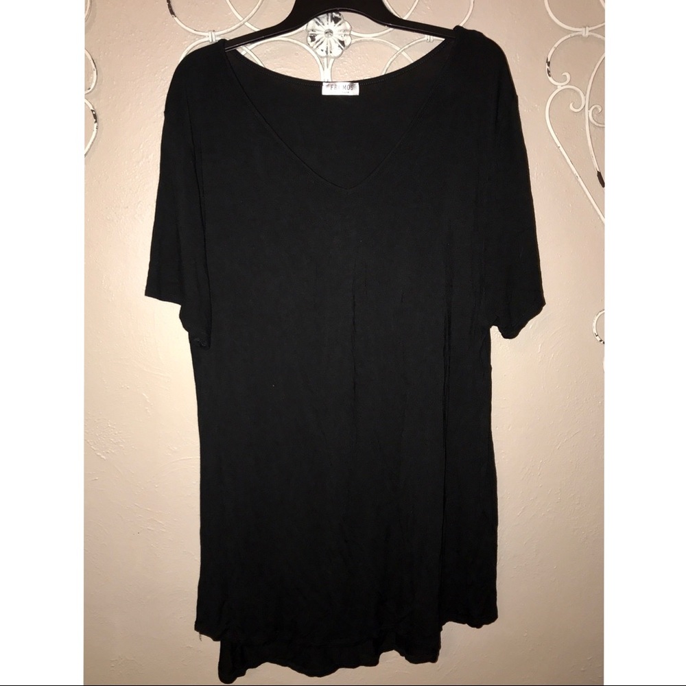 Black, V-neck, Tunic-length Tee