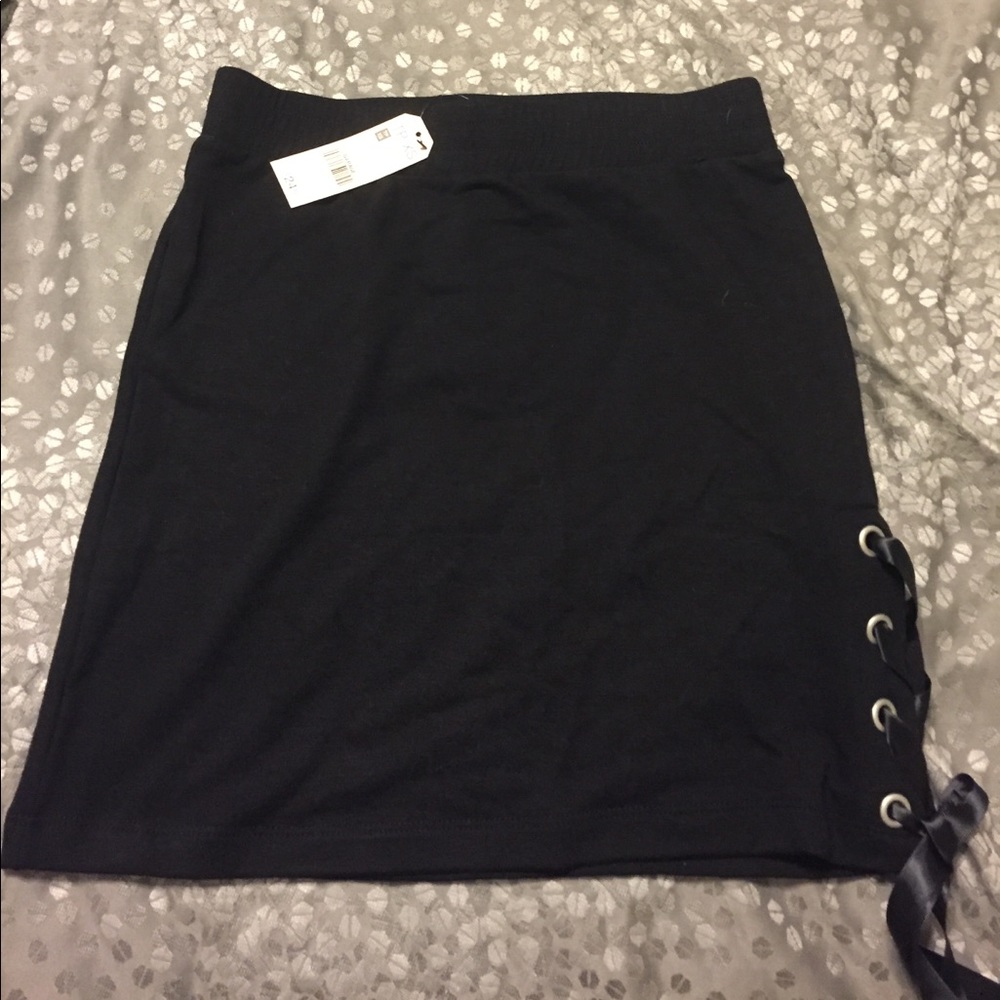 NWT Side tie skirt
