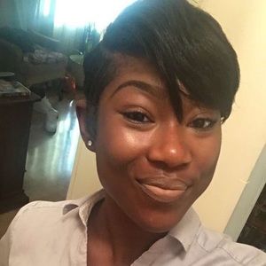 Meet your Posher, Dejanira