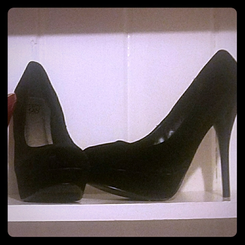 ***SPEED LIMIT98 CLASSIC BLACK PUMPS***