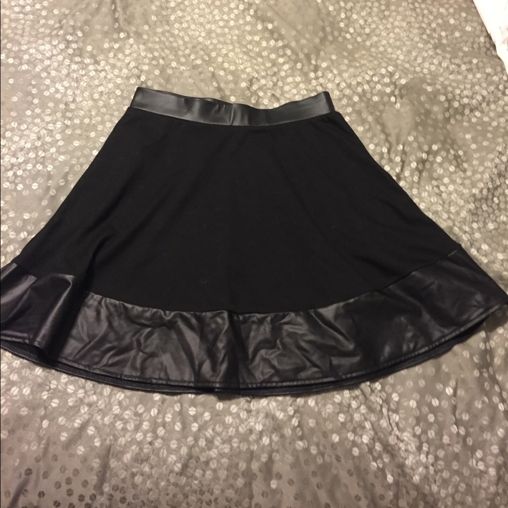Faux leather/knit mix skirt