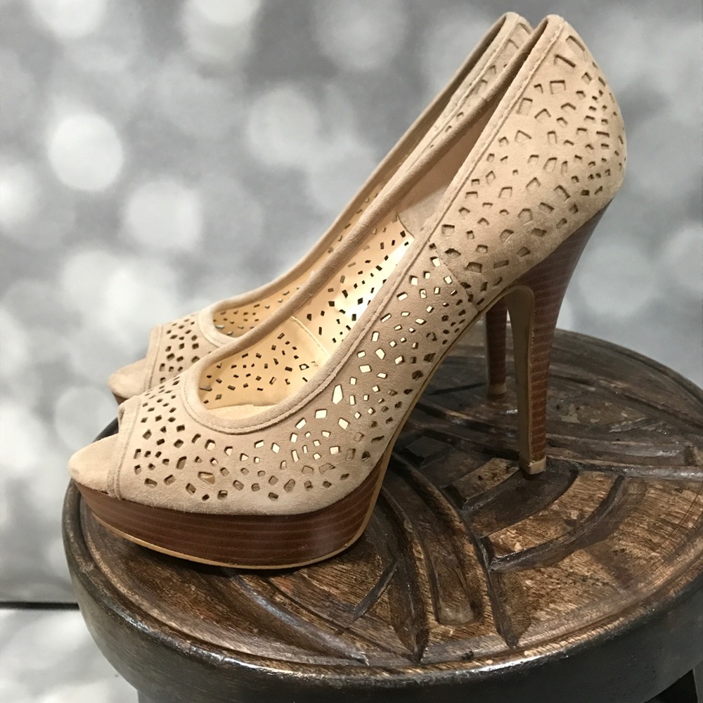 Enzo Angiolini suede khaki peep toe pump