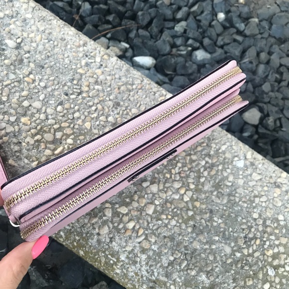 1 hour sale🎉Kate Spade “Anita” clutch/wristlet - Picture 7 of 8