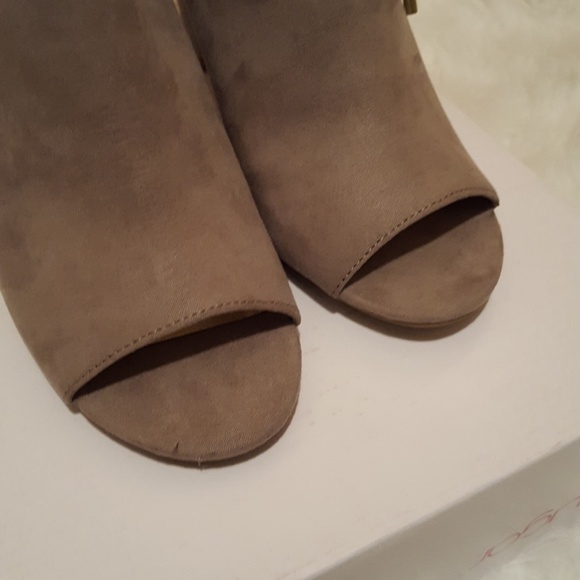 Faux Suede Peep Toe Heels NWOT - Picture 6 of 8