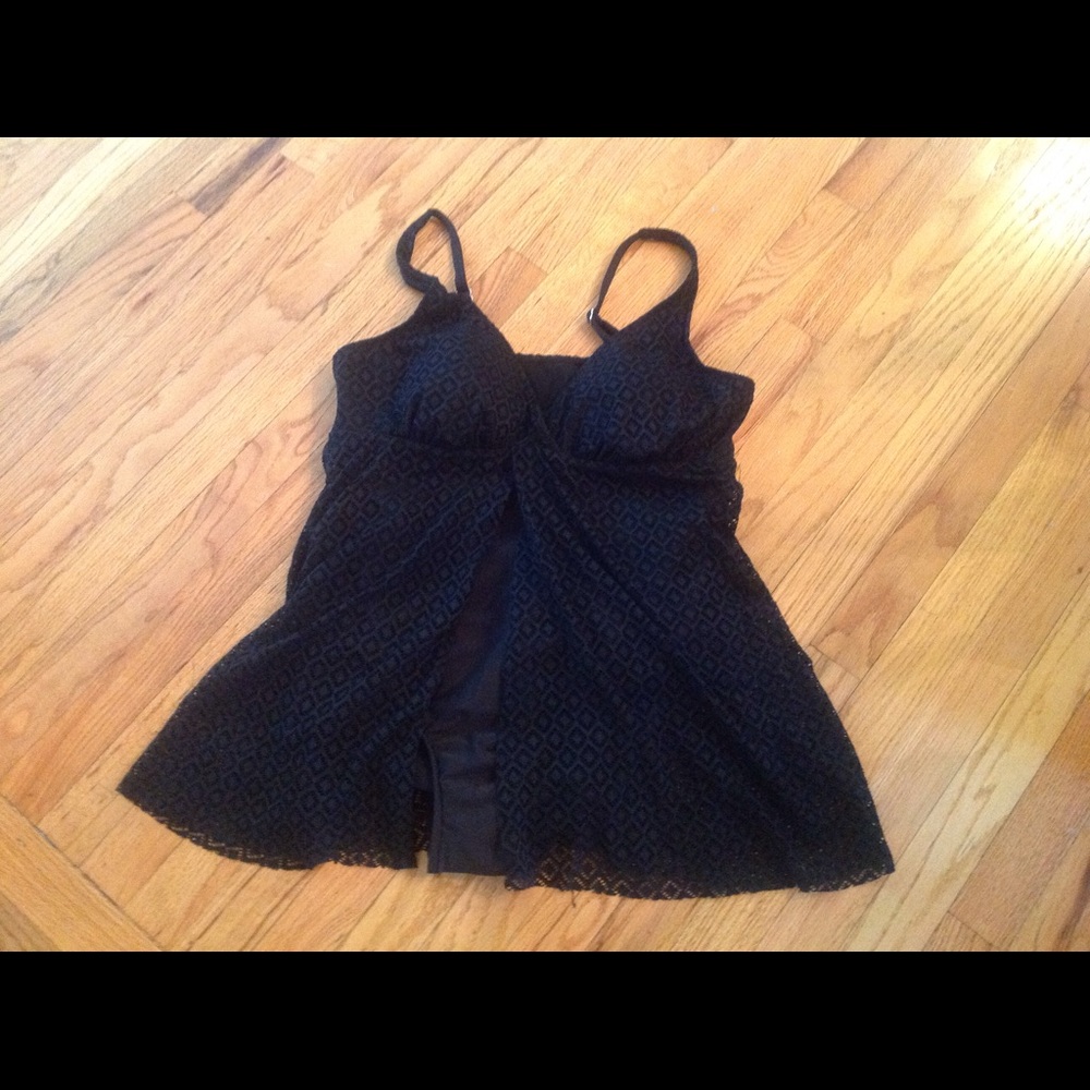 Black bathing suit, lacy effect