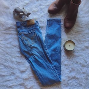 NWOT Hollister Light Wash Blue Denim Jeans