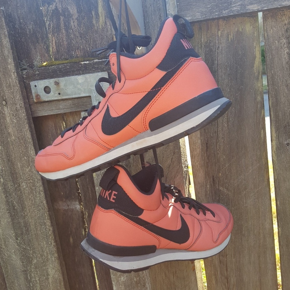 SOLD ON DEPOP Nike Internationalist Mid