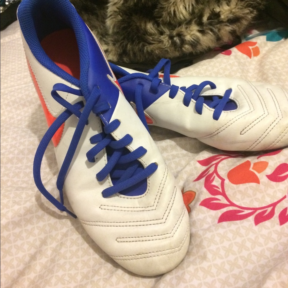 Soccer cleats