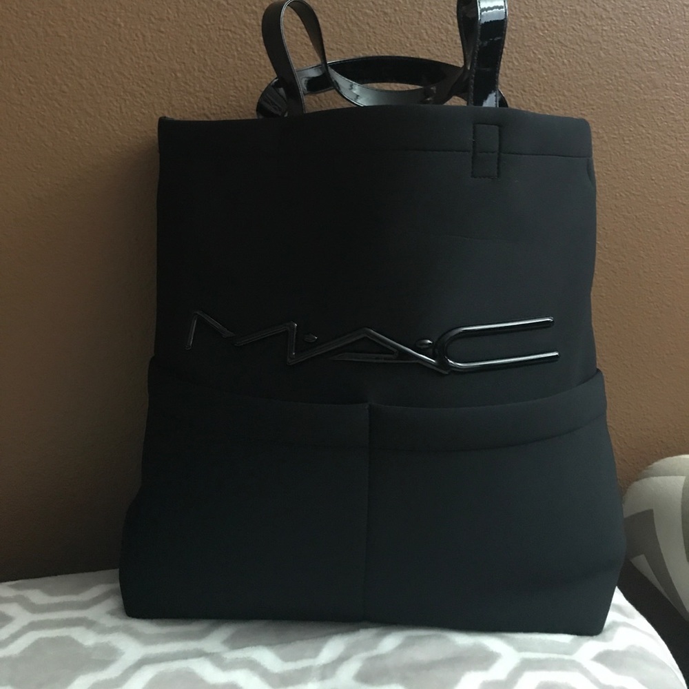 Mac Cosmetic BagNew & Exclusive to Devoted Members