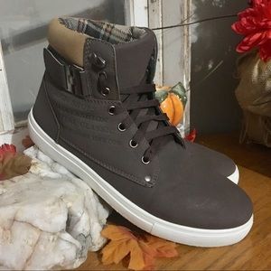 European Culture Shoes - Nice Sport YIKU Fashion Shoes EUC European Culture Shoes - Nice Sport YIKU Fashion Shoes EUC