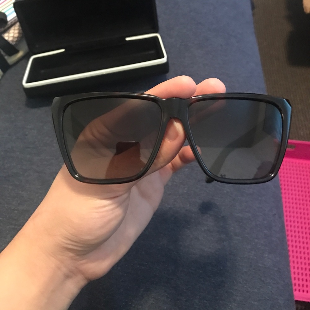 Givenchy sunglasses - Picture 3 of 3