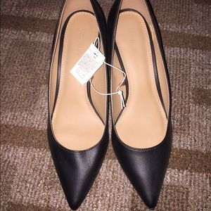 Pointed Toe Mid-Heel Pumps