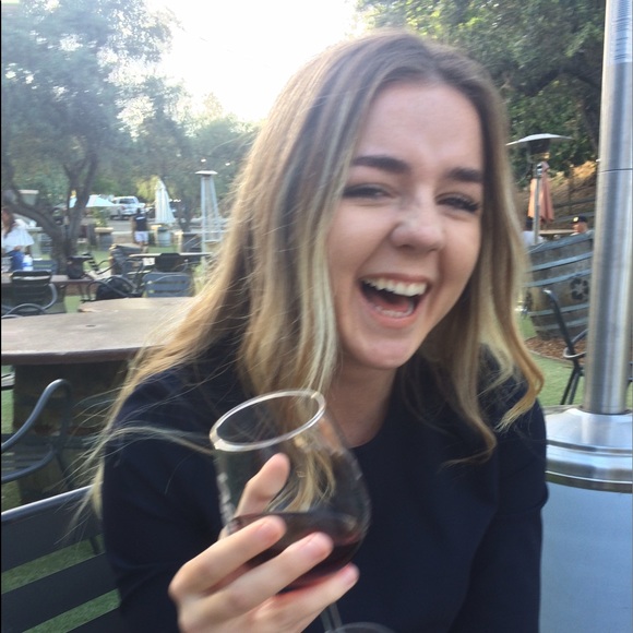 Meet your Posher, Danielle - Picture 1 of 1
