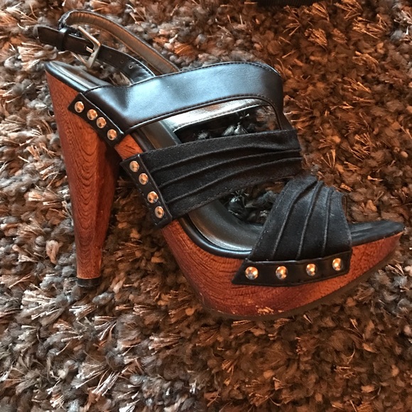 Heels black with brown wooden heel size 7 - Picture 2 of 4