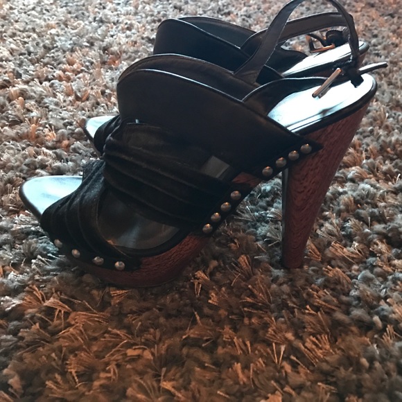 Heels black with brown wooden heel size 7 - Picture 3 of 4