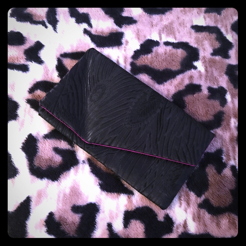 Black clutch