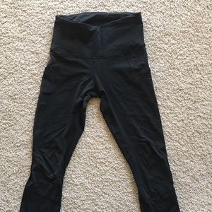 Lulu lemon sz 4 7/8 length crops black