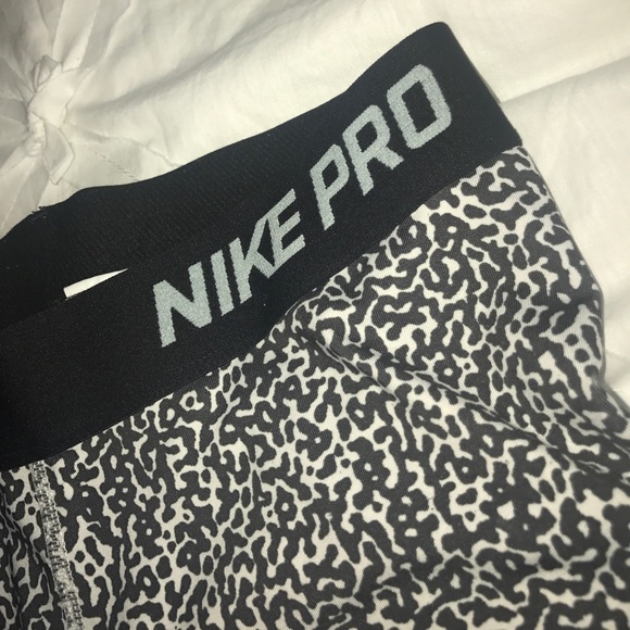 NIKE PRO LEGGINGS - Picture 1 of 2