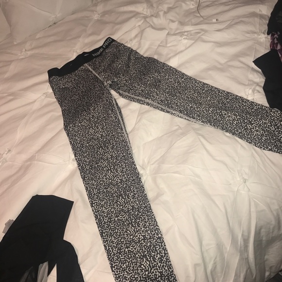 NIKE PRO LEGGINGS - Picture 2 of 2