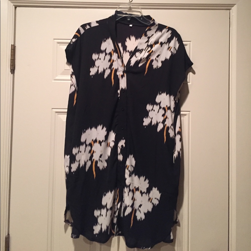 Boutique Style Floral Tunic with pockets