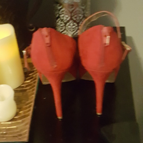Red heels - Picture 2 of 4