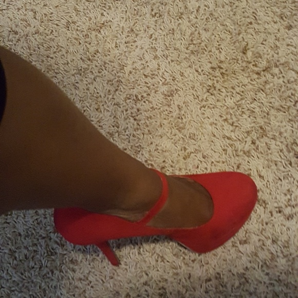 Red heels - Picture 3 of 4