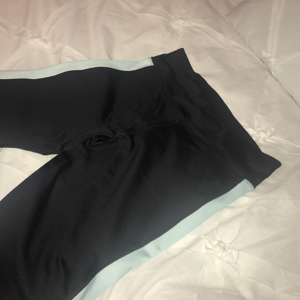 BLACK LEGGINGS W MINT GREEN STRIPE