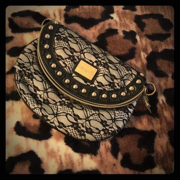 💥Closet Clearout💥 Betsey Johnson clutch - Picture 1 of 4