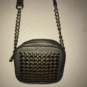 A small crossover bag