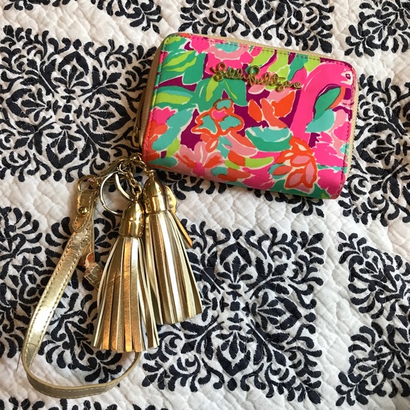 Lilly Pulitzer “Call Me” Wristlet Wallet - Picture 2 of 5