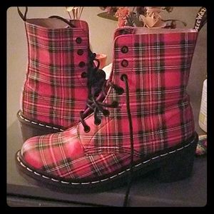 Dr Martens red plaid heeled boots- excellent shape
