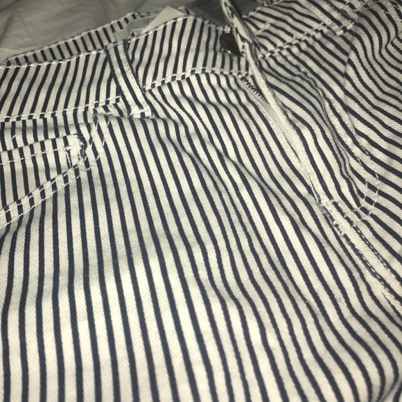 BLACK AND WHITE STRIPED SHORTS - Picture 3 of 3