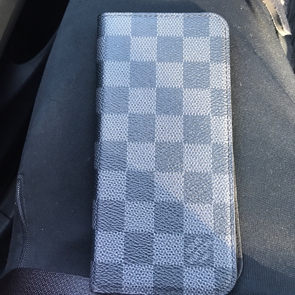 iPhone 7 plus Louis Vuitton black case for phone