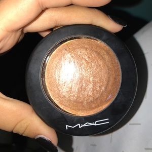 Mac Mineralized Skin Finish in Global Glow