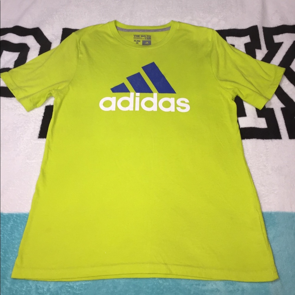 Adidas shirt💚