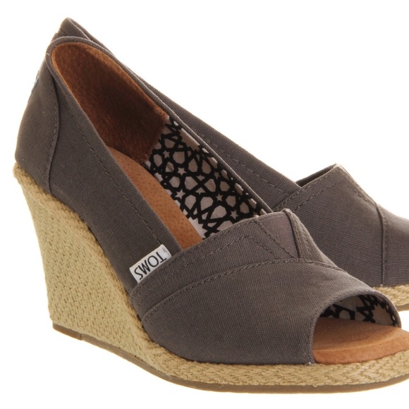 Toms Shoes - 💕SALE💕Tom's Taupe Wedges