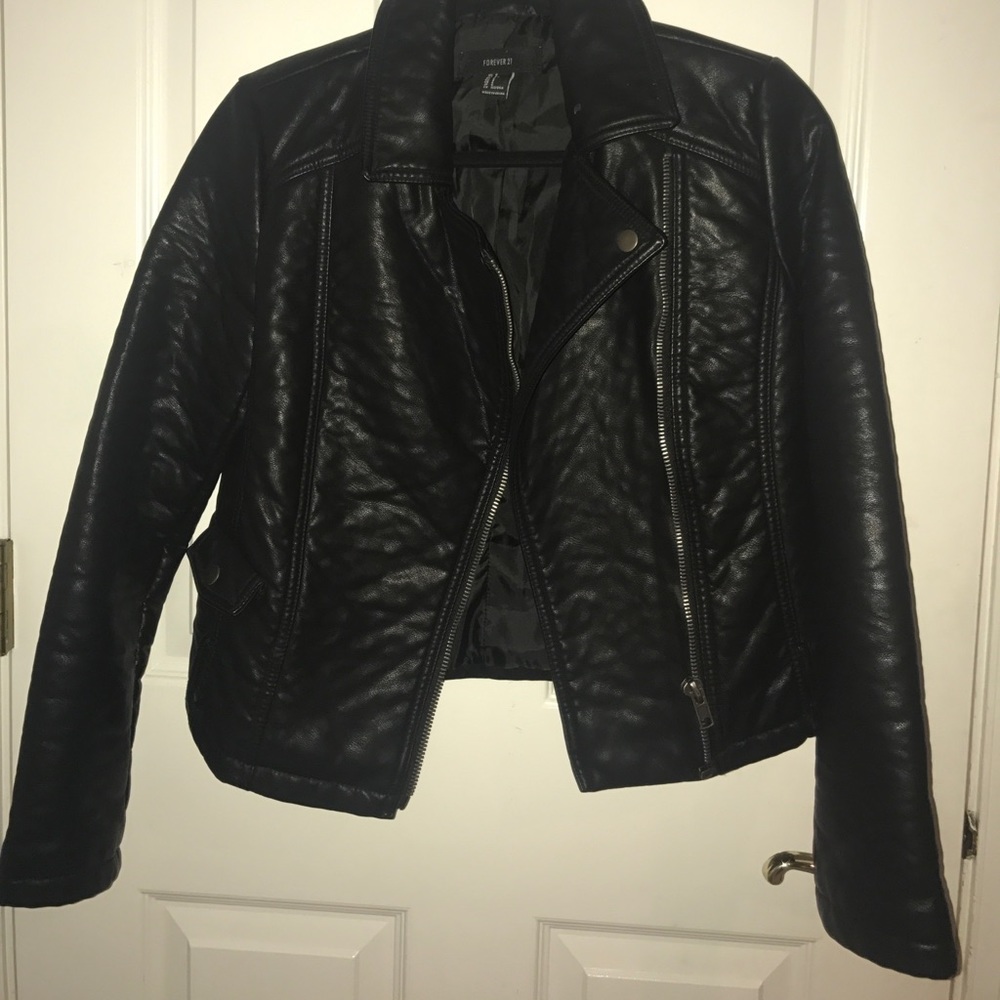 BLACK LEATHER JACKET